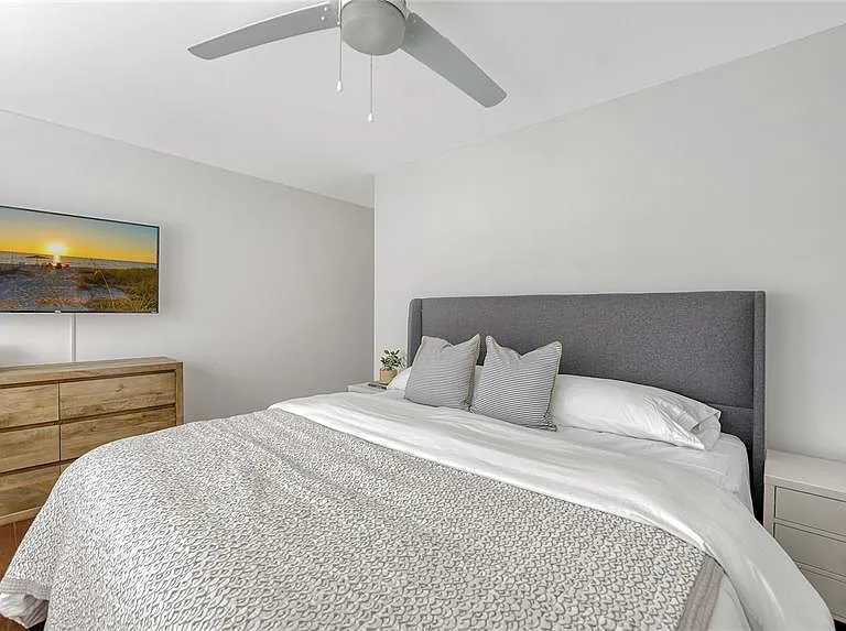425 McKinley Dr — Photo 36