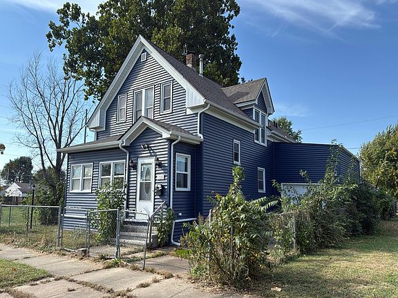 2nd image of 1326 5th St NW