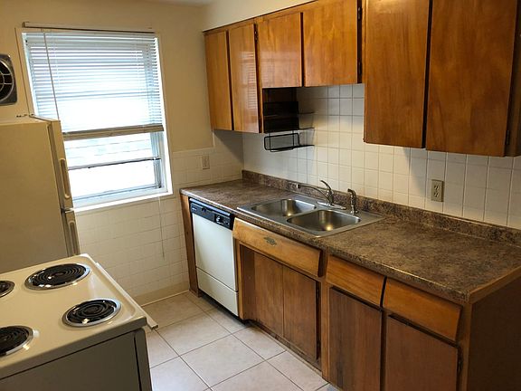 5th image of 445 Englewood Ave APT 2