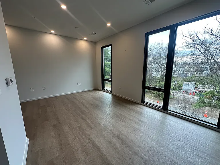 500 Merritt Ave #210 — Photo 7