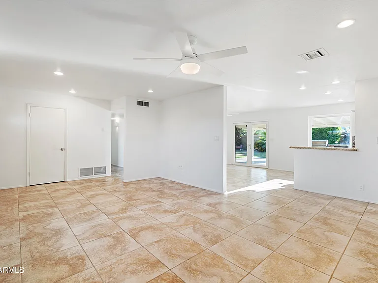 2548 N 68th Pl — Photo 9