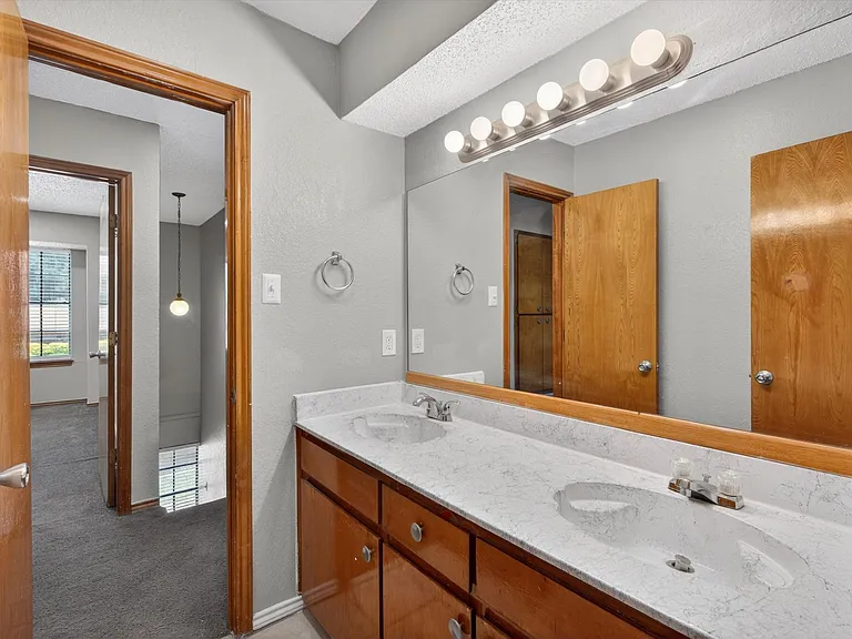 305 Cambridge Dr #305 — Photo 20