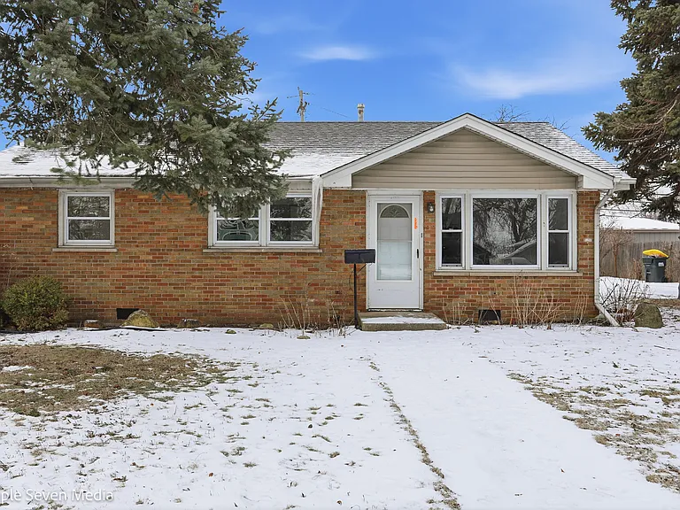 6135 Birmingham St — Photo 4