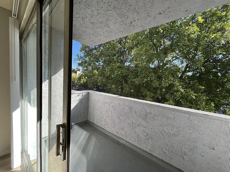 245 South Serrano Ave — Photo 90