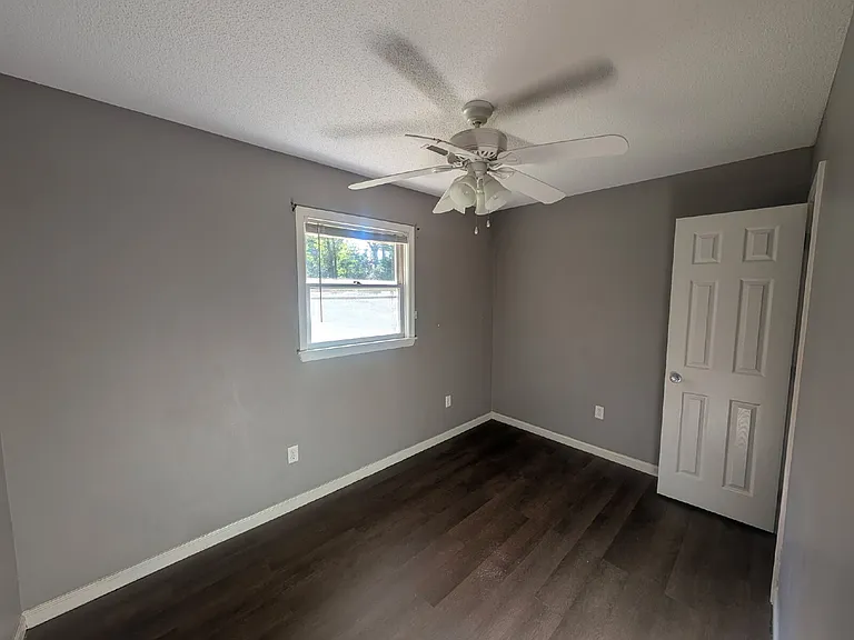1252 Hastings Dr — Photo 15