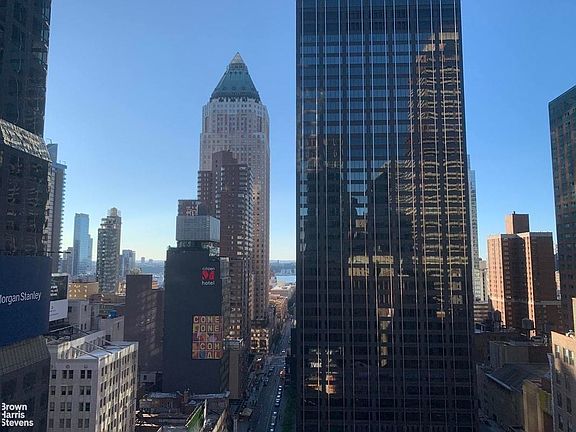4th image of 150 W 51st St APT 2105