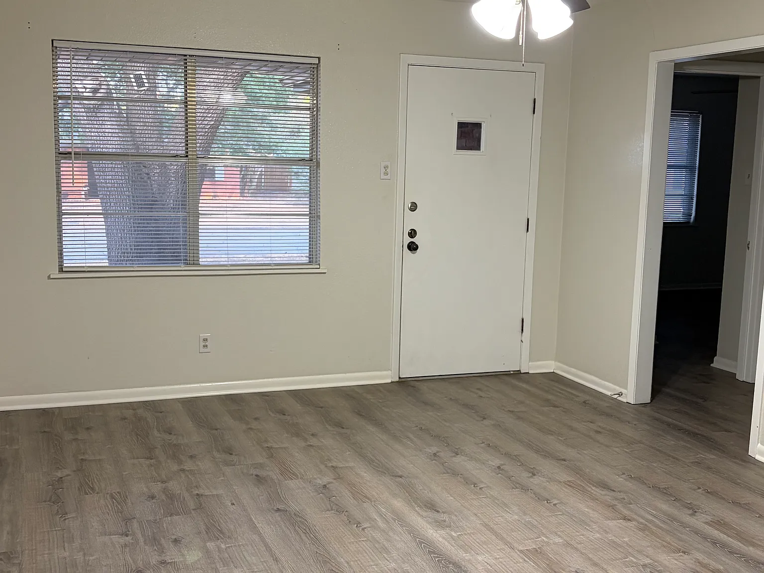 3 bed, 1298 sqft, $1,750 — Photo 4
