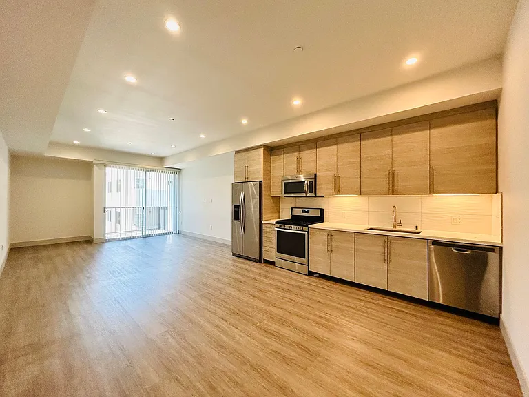11811 Culver Blvd. — Photo 3