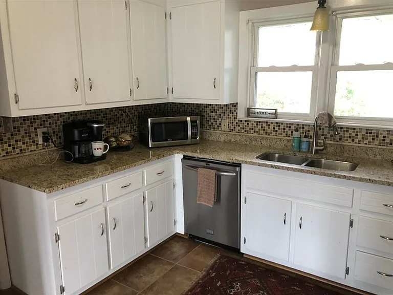 8 Carolyn Dr — Photo 3