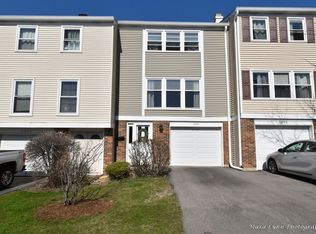 2002 Oxford Ct #2002, Schaumburg, IL 60194