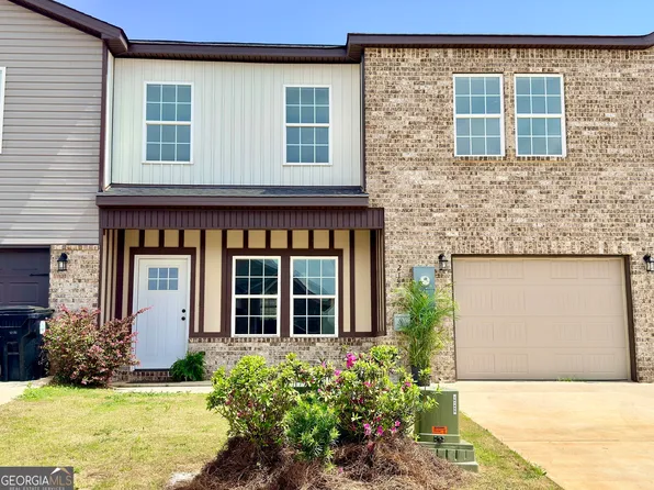 212 Beau Claire Cir, Byron, GA 31008