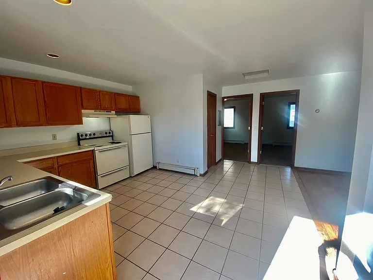 512 W Cross St — Photo 12