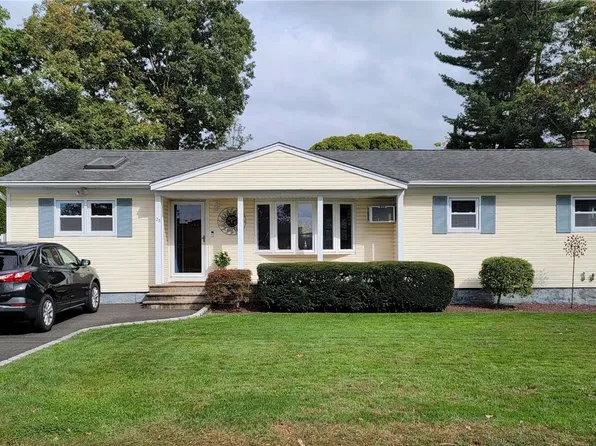 23 Virginia Court, Sayville, NY 11782