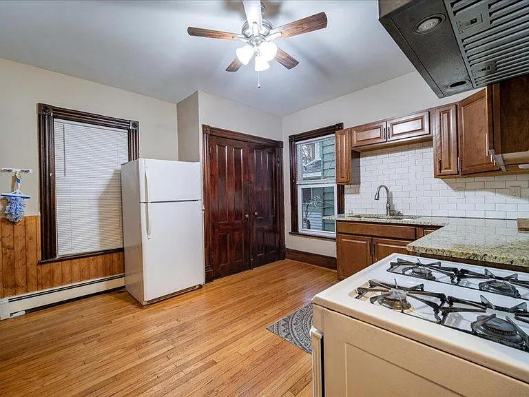 56 Lincoln Ave — Photo 15