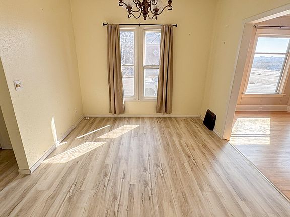 3rd image of 500 W Pleasant Dr