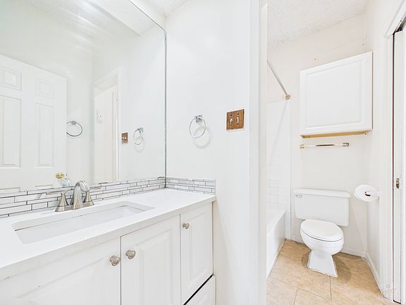 4th image of 709 W 21st St APT 206