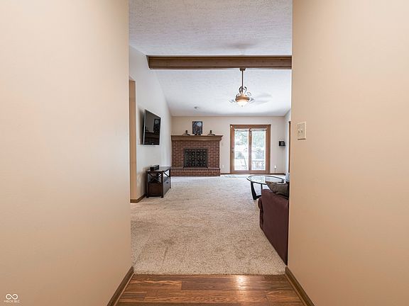 3rd image of 584 Summit Dr