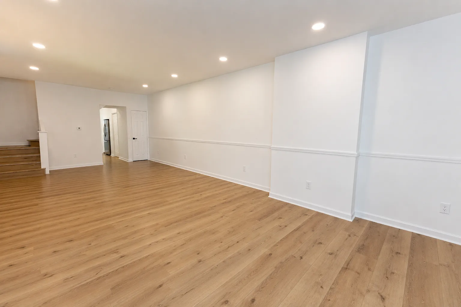 1135 N Keystone Ave — Photo 2