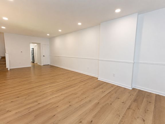 2nd image of 1135 N Keystone Ave #1135