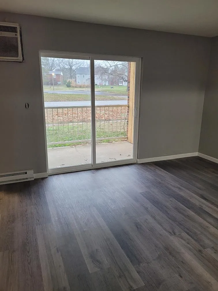 2 bed, 1000 sqft, $995 — Photo 3