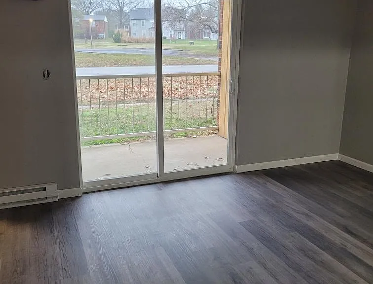 305 N Robinson Cir #AC — Photo 3