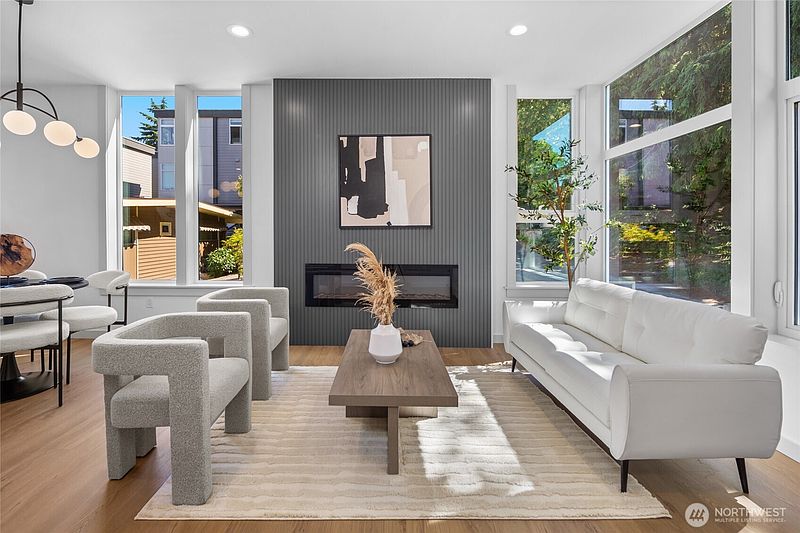 3rd image of 3035 A 21st Avenue W