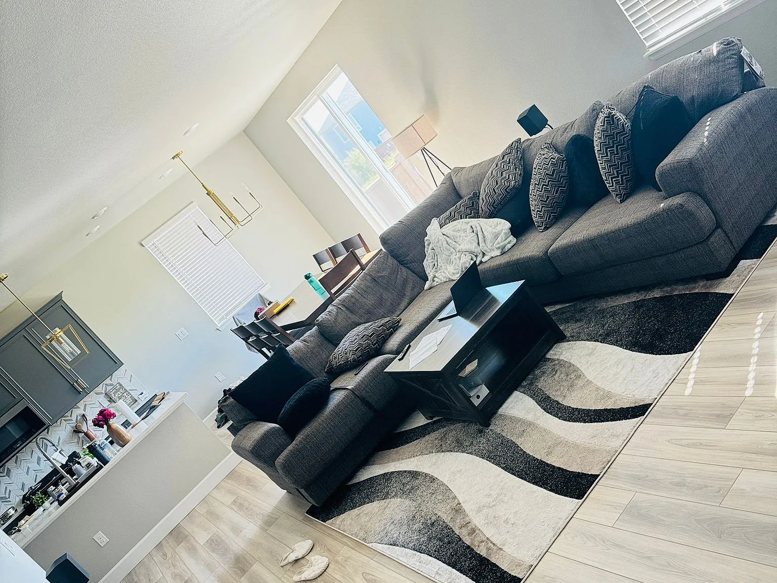 1 bed, 3977 sqft, $1,000 — Photo 3