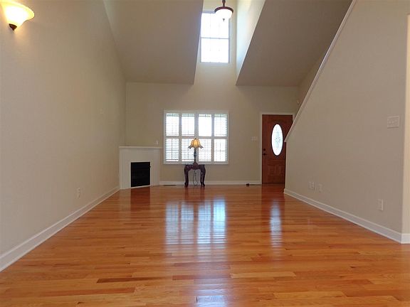 2nd image of 3001 Villas Creekside Dr