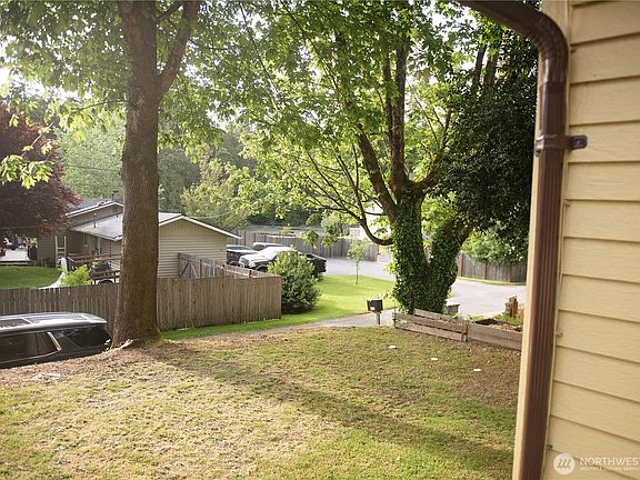 5th image of 2012 Shamrock Road NW