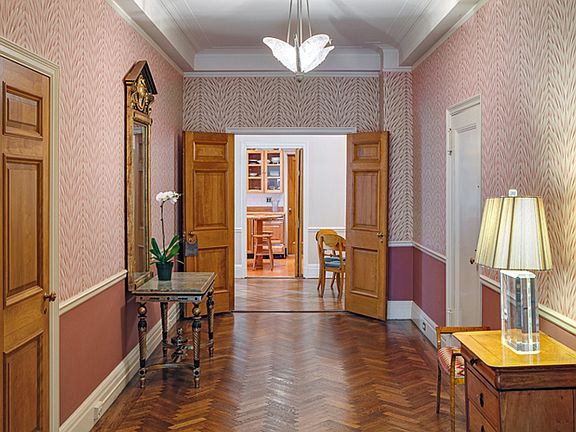 3rd image of 146 Central Park W APT 13F