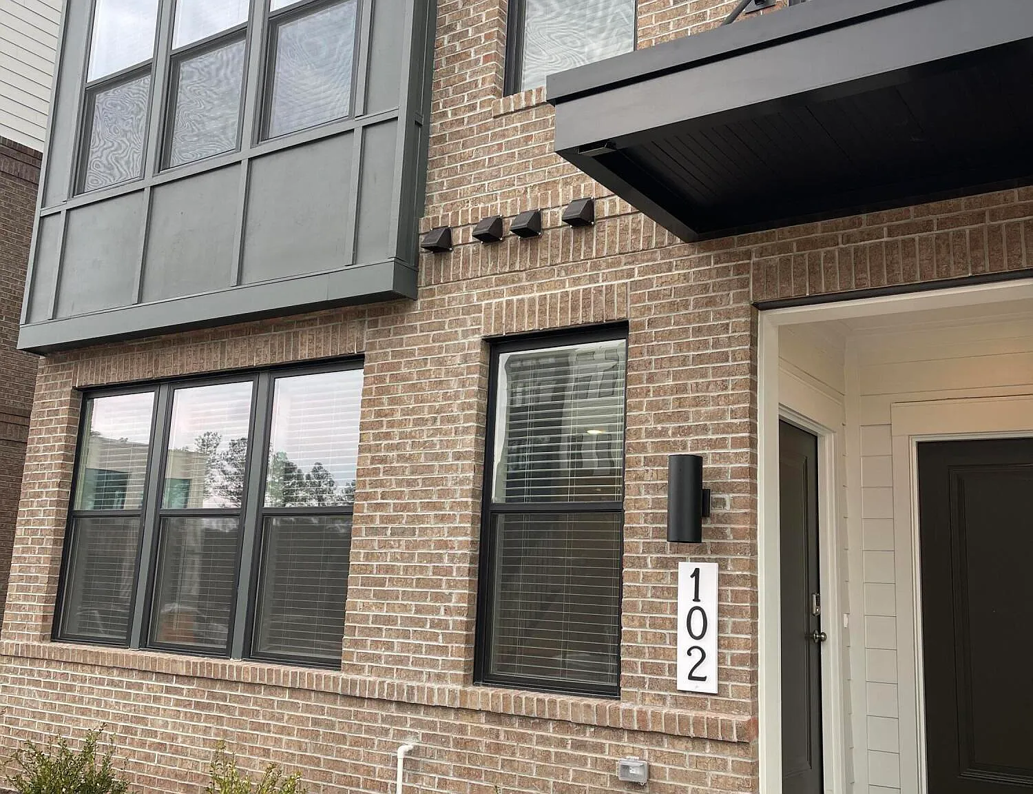 3 bed, 2.5 bath, 1605 sqft, $2,100 — Photo 2
