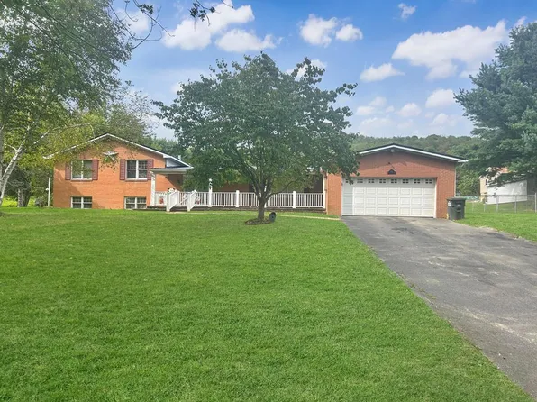 208 Brickyard Bend, New Cumberland, WV 26047