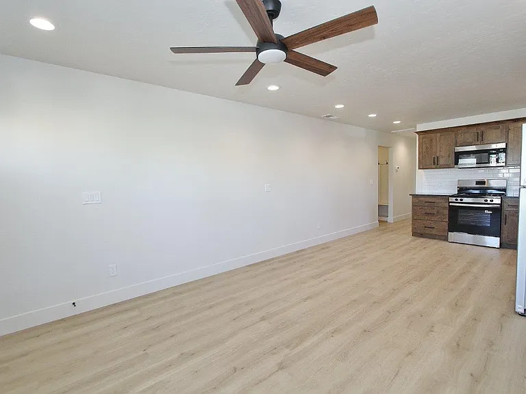 1115 S Commercial Ave #2 — Photo 2
