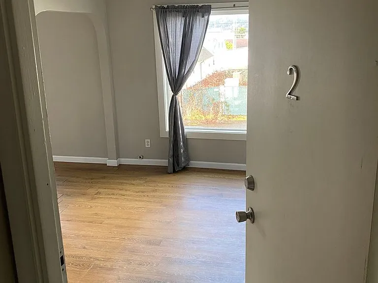 100 Commercial Ave — Photo 3
