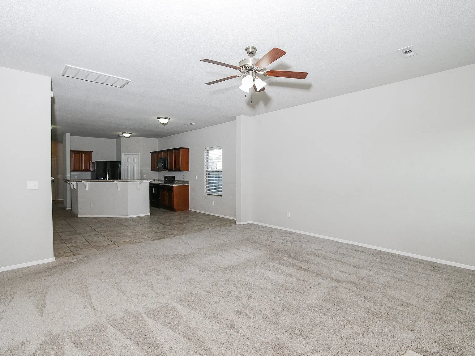 3 bed, 2.5 bath, 2172 sqft, $1,900 — Photo 2