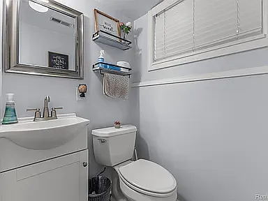520 Byron St — Photo 38