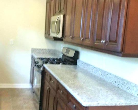 4th image of 1006 James Madison Cir