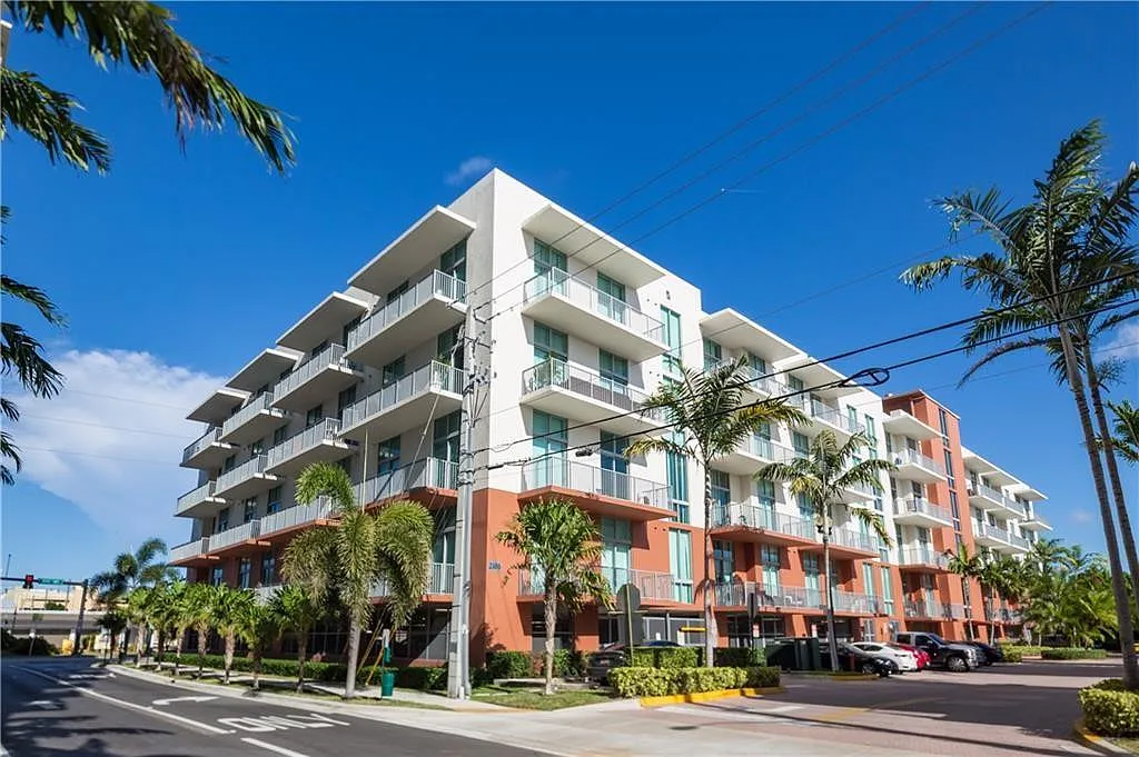 Building Photo - 2100 Van Buren St #308