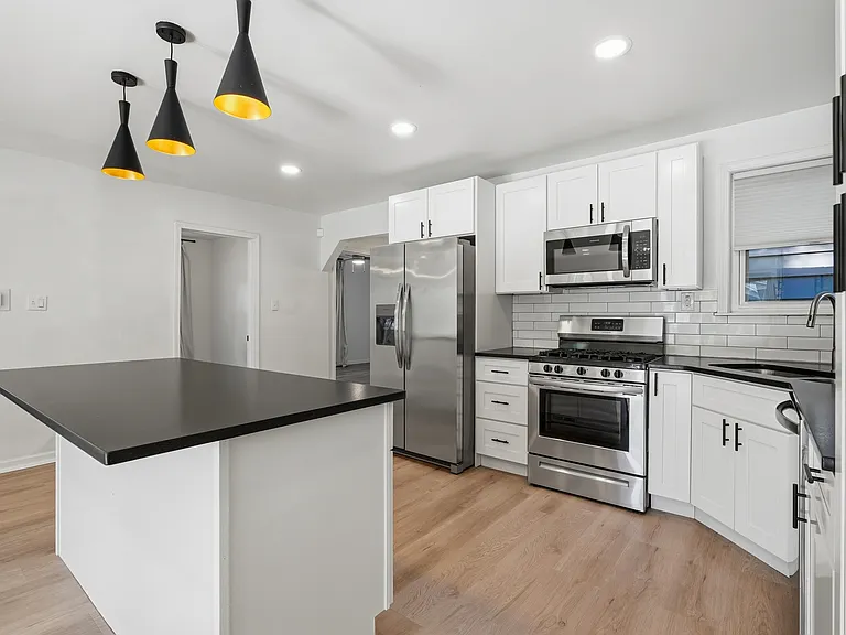 3175 McDowell St — Photo 8