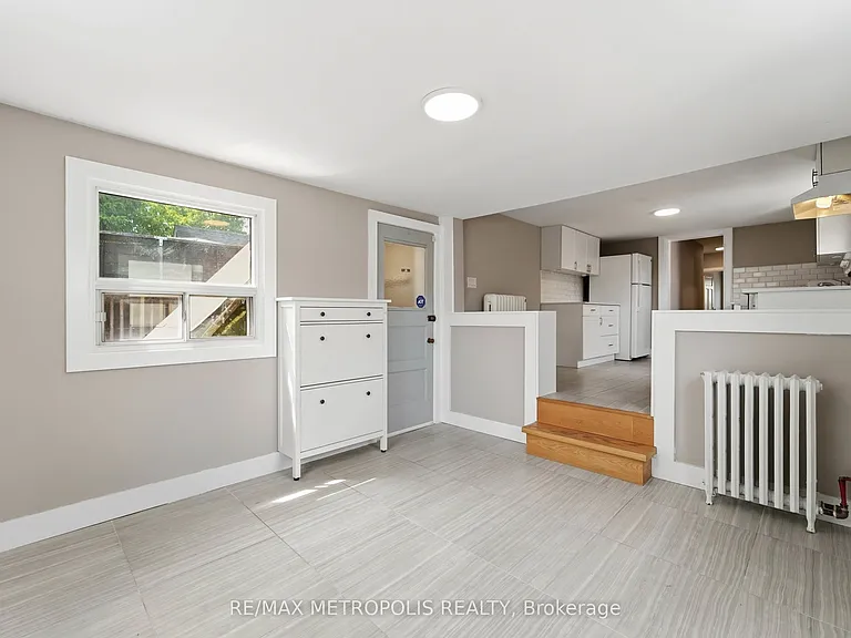 277 Gilmour Ave #UPPER — Photo 7