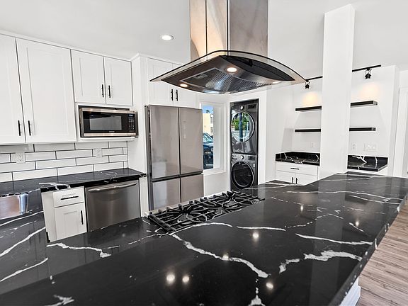 4th image of 2121 Thomas Ave APT 1