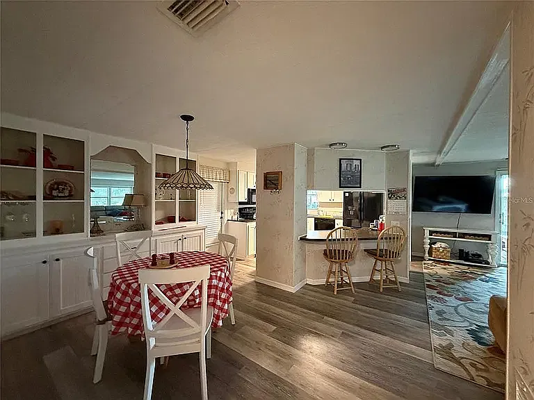 2 bed, 1176 sqft, $1,450 — Photo 1