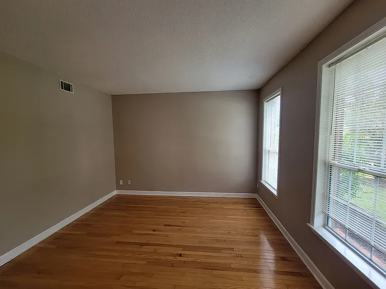 1063 Waltons Pass — Photo 6