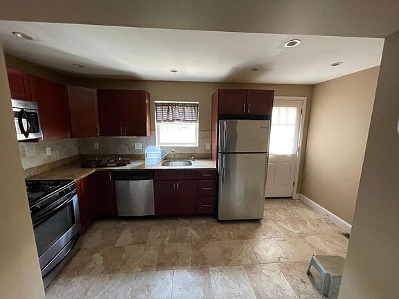5th image of 1612 S Iseminger St