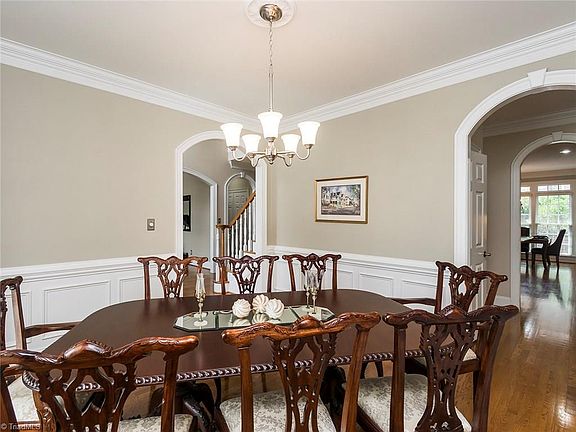 4th image of 1901 Rosevilla Ln