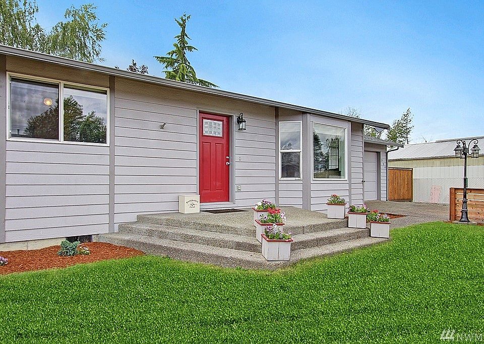 1st image of 324 2nd Ave N