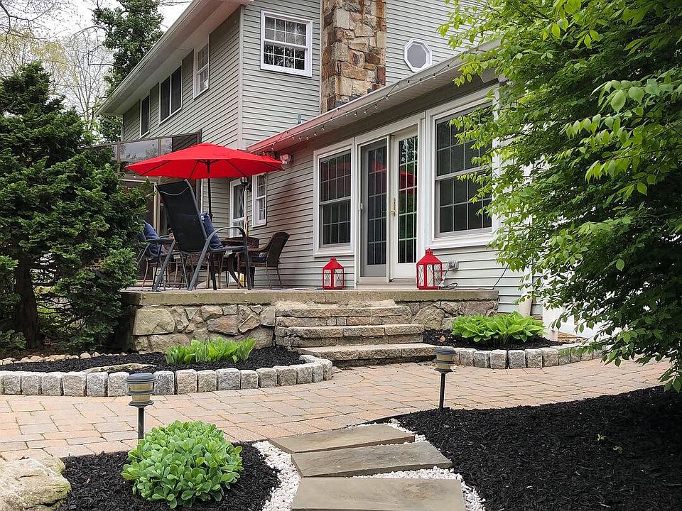 1st image of 26 Applewood Dr