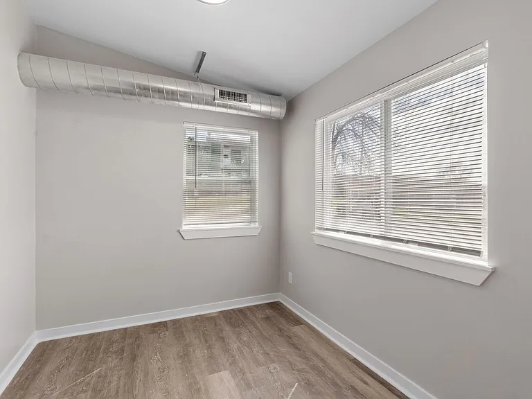 Greenwood Apartments — Photo 32