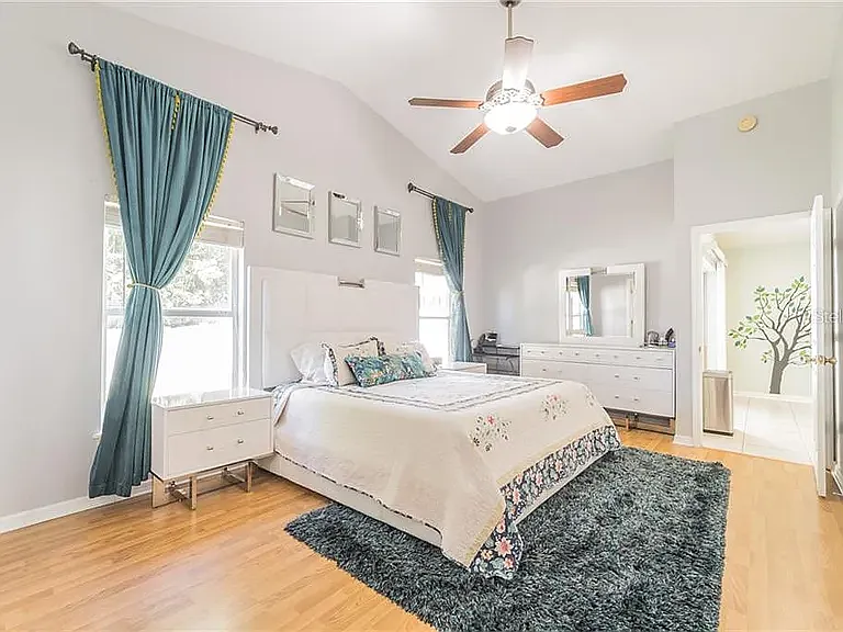 530 Wellesly St — Photo 10