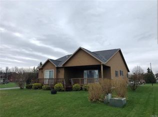 112 Bayview Pl, Sackets Harbor, NY 13685